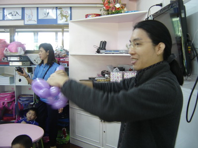 พ่อเอสอนบิดลูกโป่ง